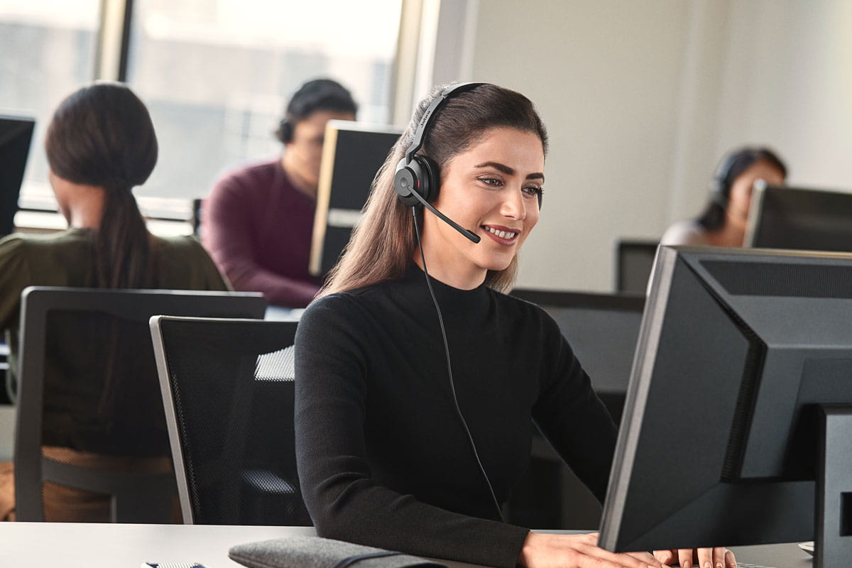 Jabra-Evolve2-30-UC-Black-Office-Female