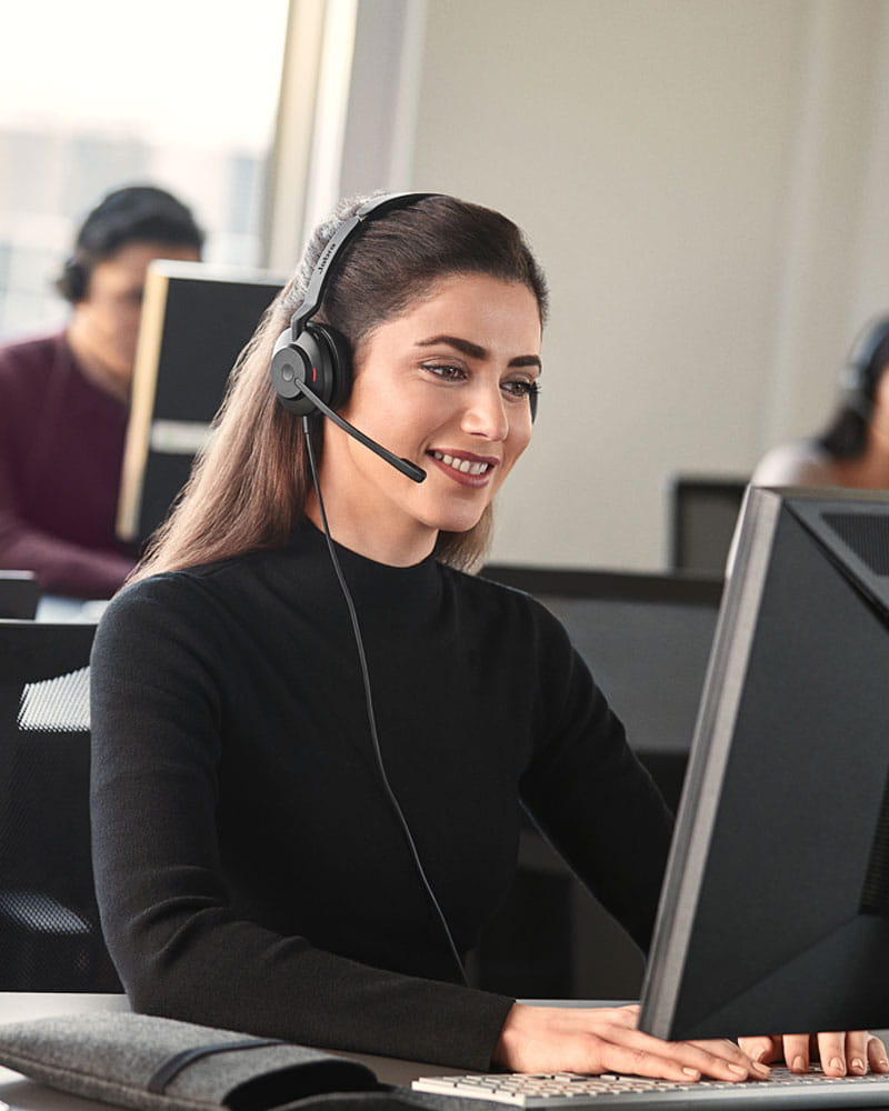 Jabra-Evolve2-30-UC-Black-Office-Female